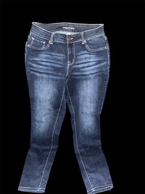 Women’s size M Maurice’s jeans. Great condition